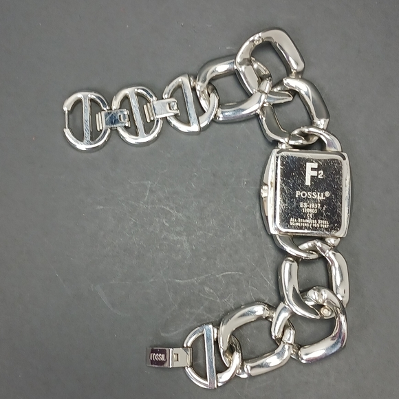 FOSSIL Stainless Steel Links Crystal Accents Rounded Square Watch Like New - Picture 7 of 16